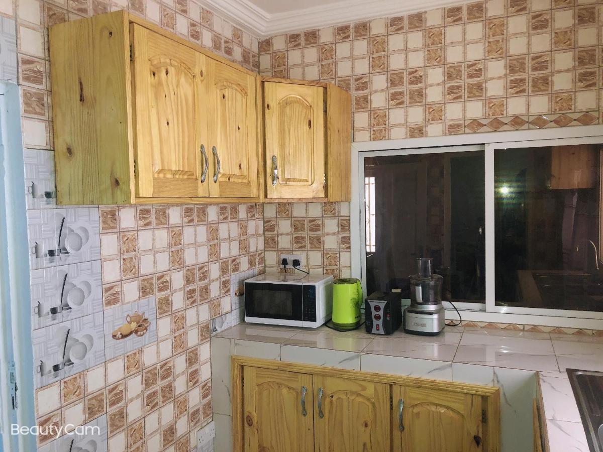 Awamuulamin Manneh Guest House Abuko Exterior photo